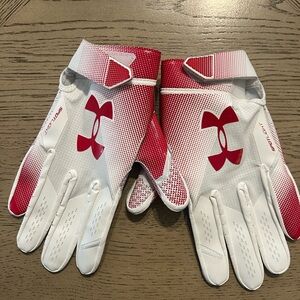 Under Armor spotlight gloves